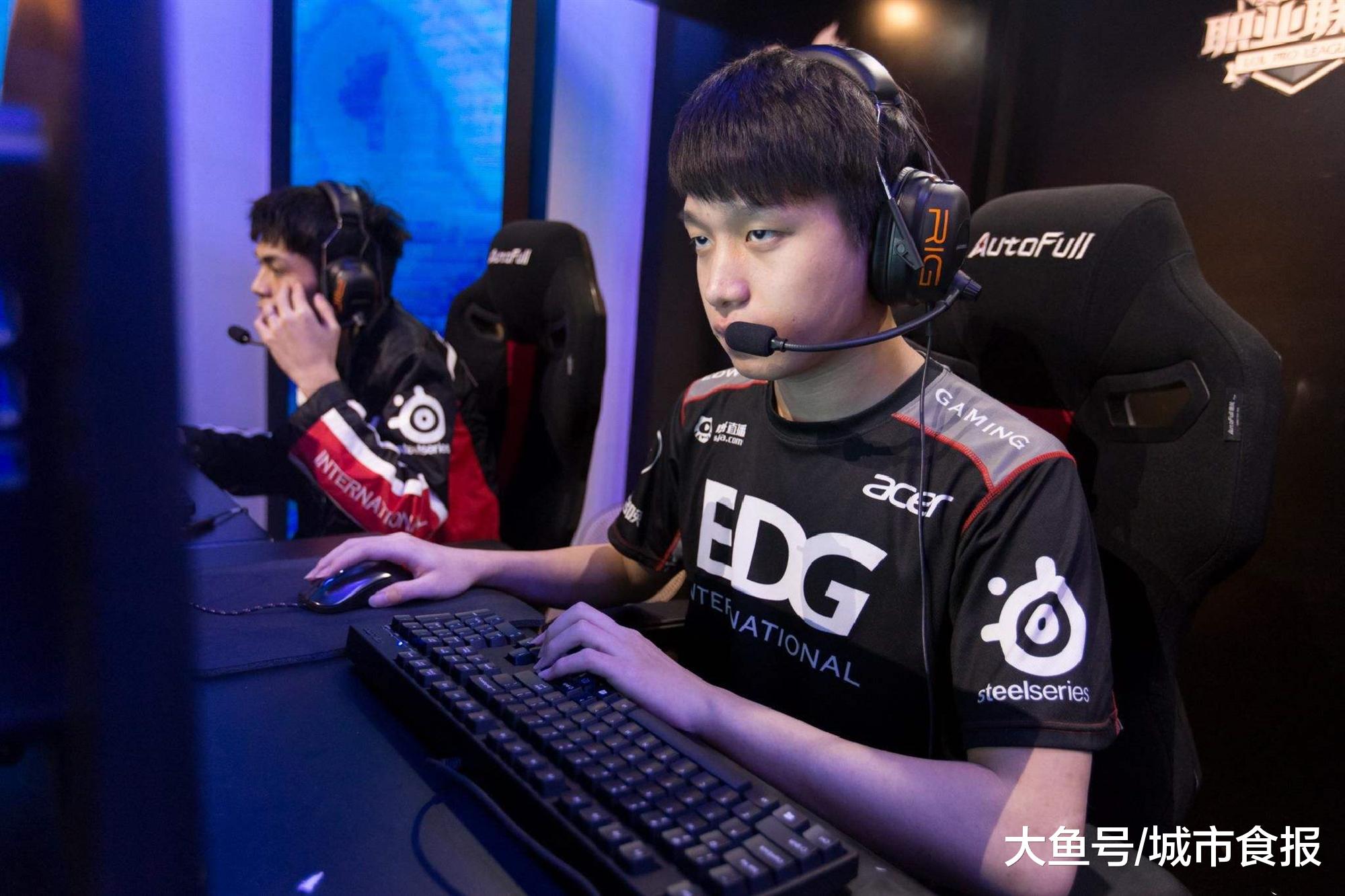 阿扎伦卡重返赛场，锐不可当首场状态出色，公牛观众沸腾！