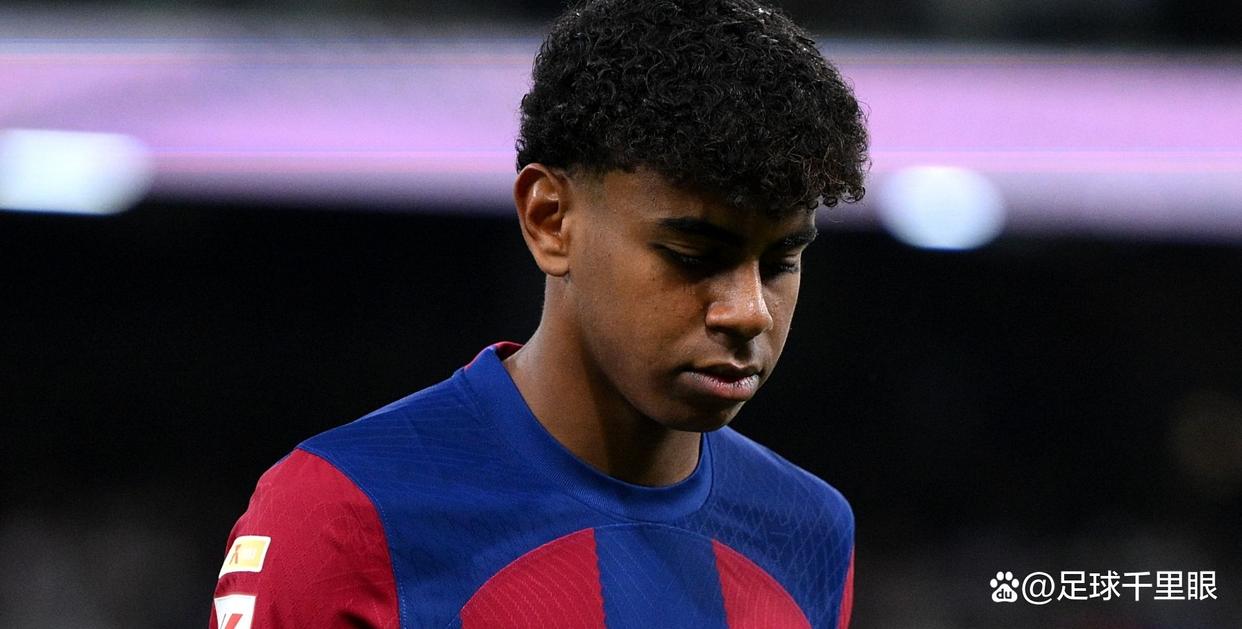 爱游戏APP-巴萨遭遇争议判罚，裁判组回应：执法公正，新闻为了.-爱游戏APP