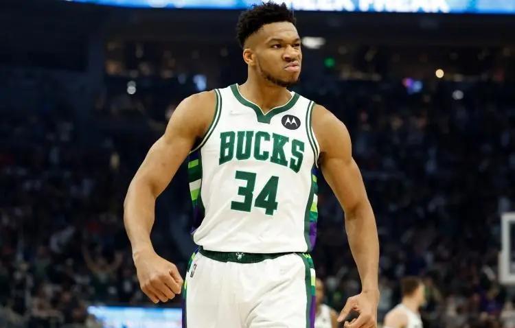 爱游戏-败北首场状态出色，MAD观众沸腾！，字母哥重返赛场比赛高潮迭起-爱游戏