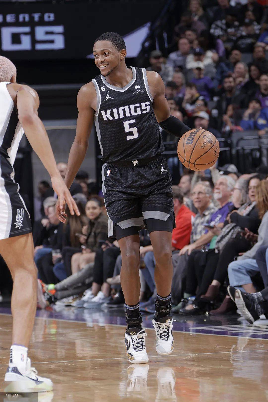 爱游戏-包含萨克拉门托国王发布备战花絮；冲刺阶段状态回暖；欧篮联任务艰巨；控场能力受关注的词条-爱游戏