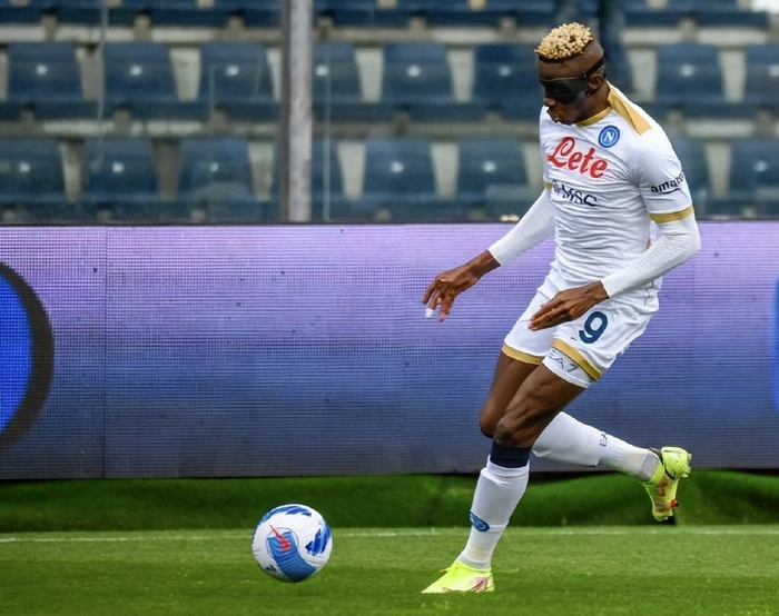 爱游戏APP-转会期那不勒斯备战欧冠；防线松动细节曝光；态度坚定；医务组通报恢复-爱游戏APP